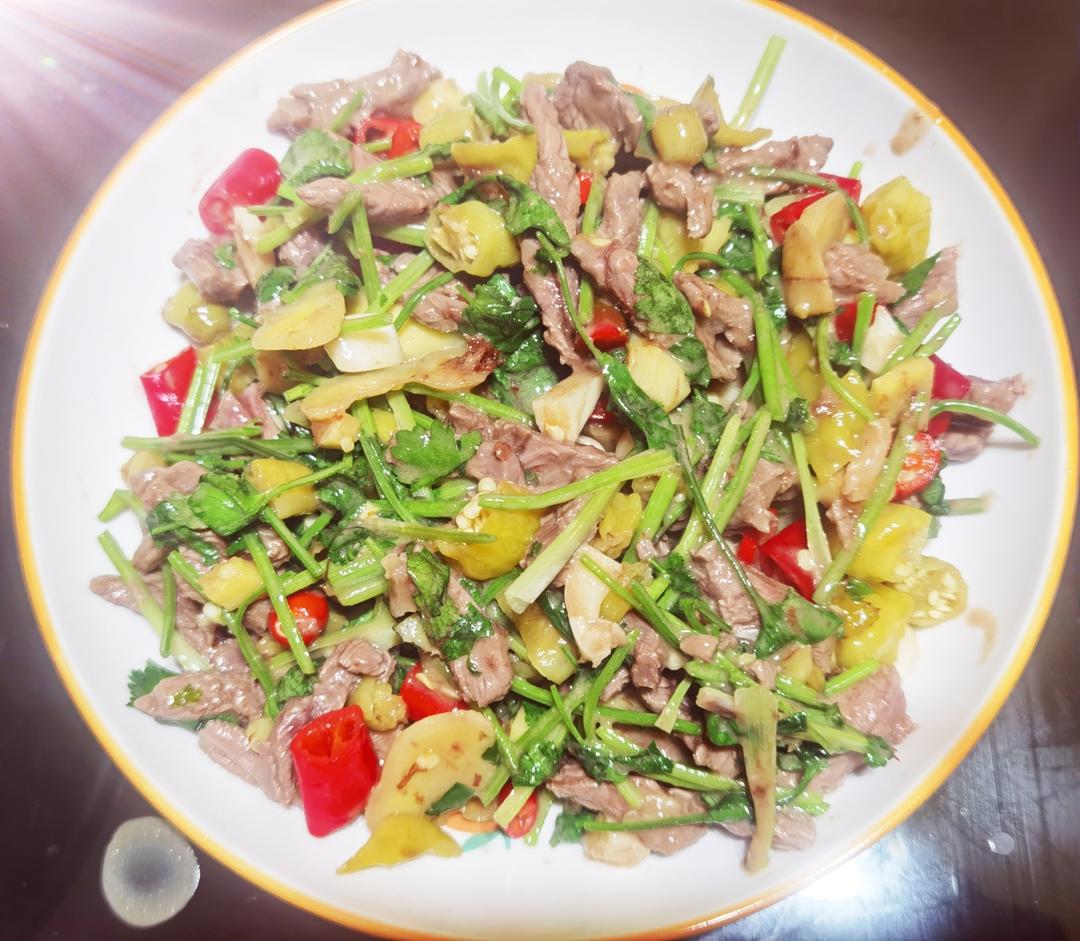 小炒黄牛肉，肉嫩味香！太好吃了简直是米饭杀手！