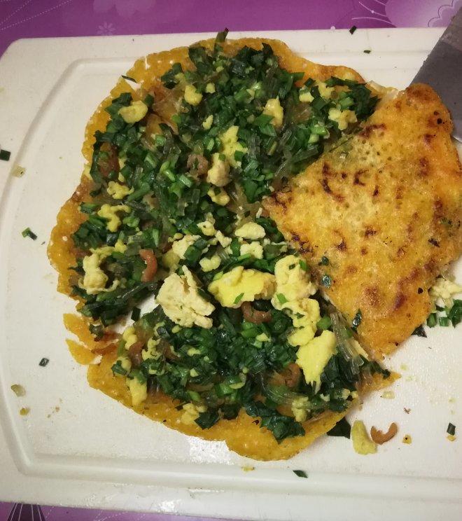 韭菜鸡蛋烀饼，超级薄脆好吃哦~~~