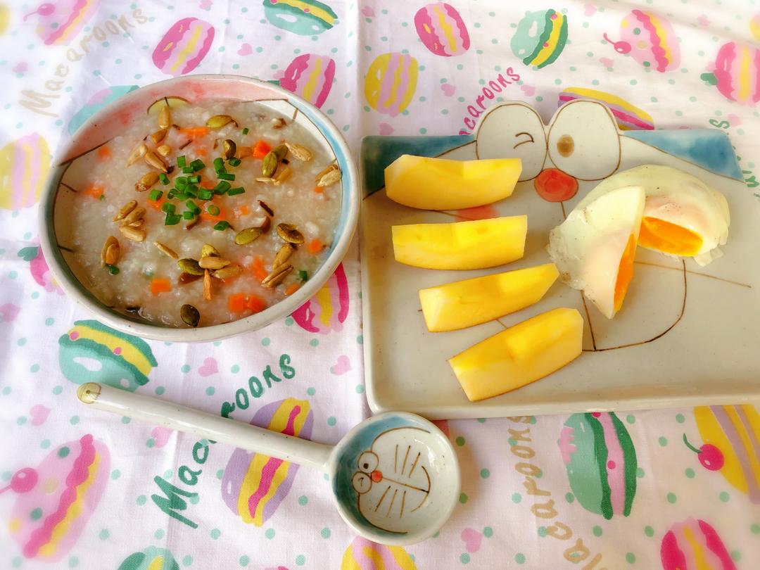 蔬菜粥配温泉蛋早餐的做法