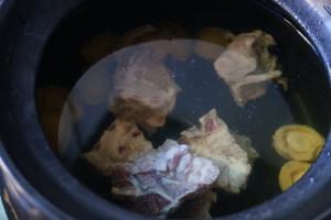 补肾补脑老少咸宜——松茸羊肚菌鲍鱼排骨汤的做法 步骤9