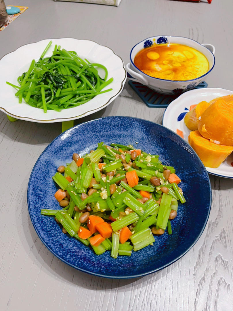 凉拌芹菜花生米