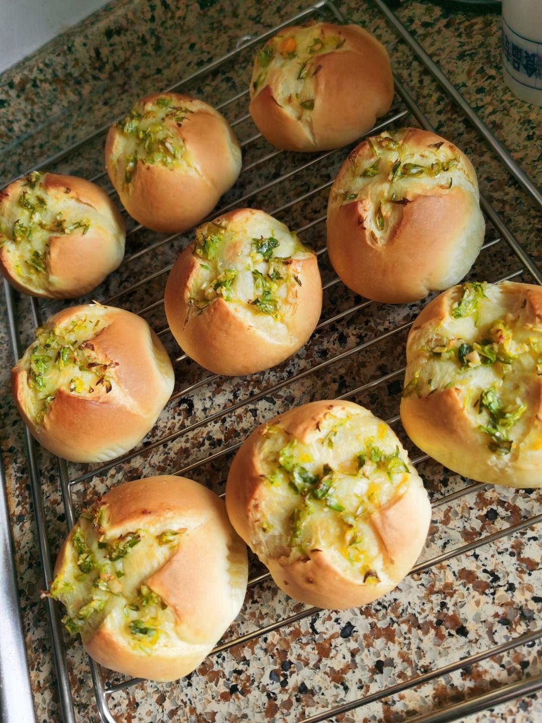 蒜香肉松面包🥯