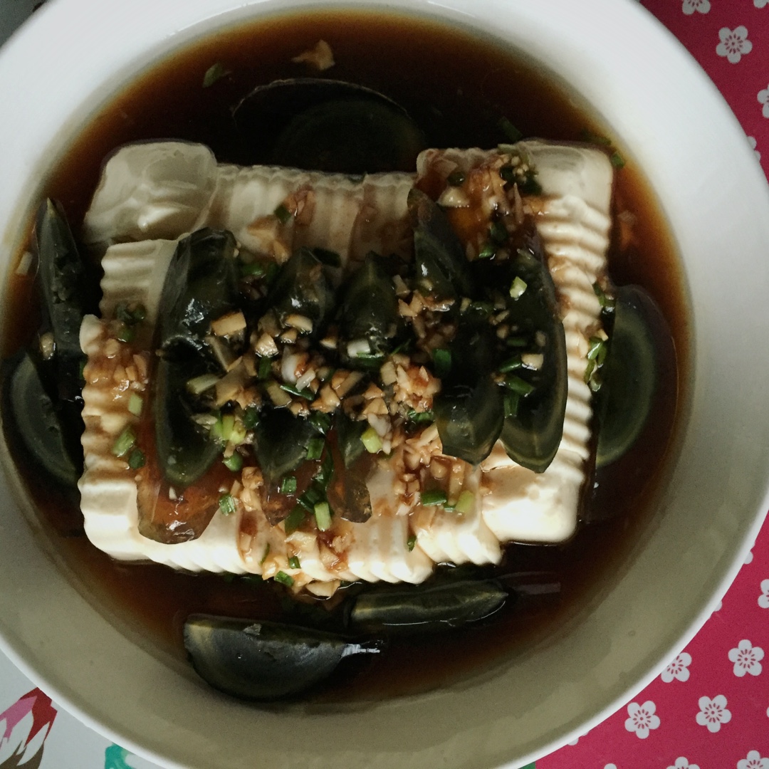 凉拌皮蛋豆腐