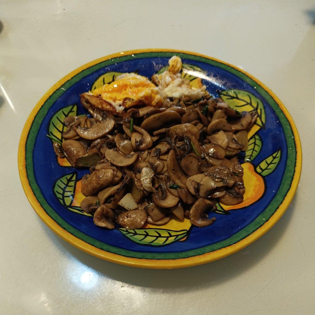 素炒鲜口蘑（白蘑菇），快手家常菜