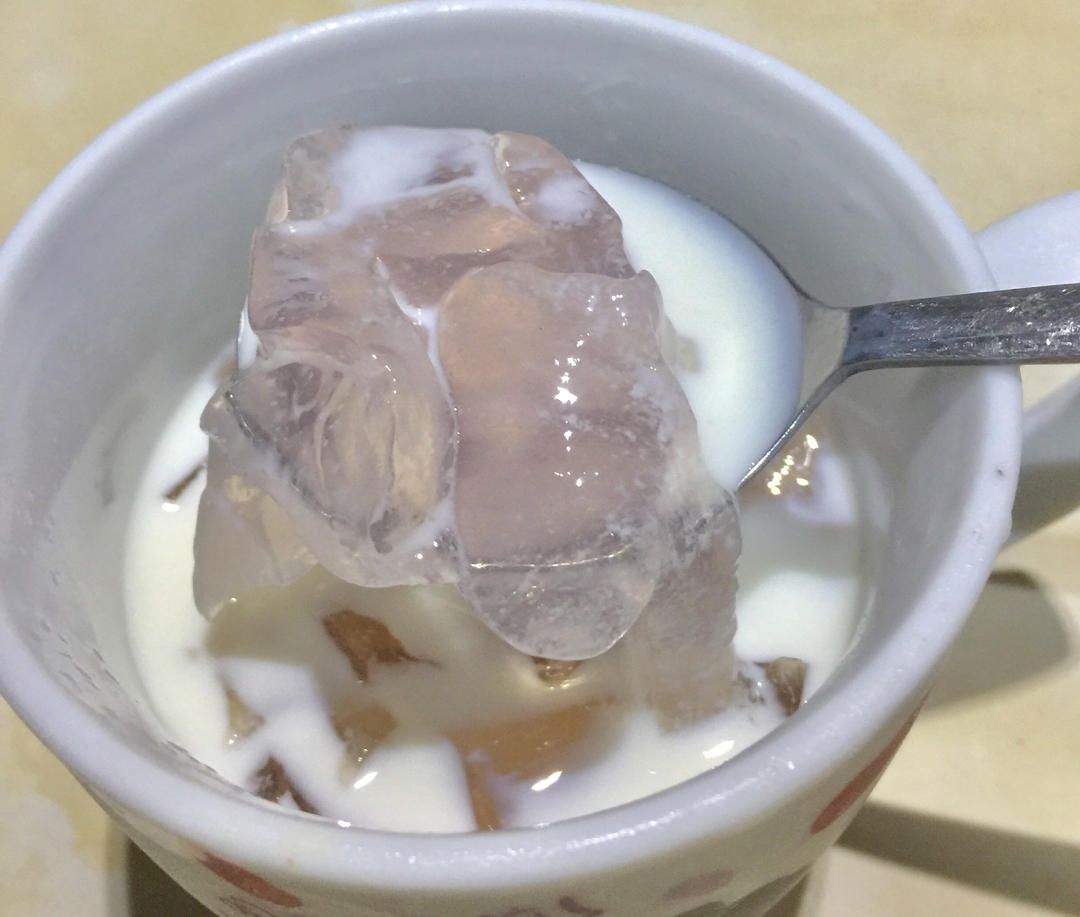 糖水 夏日特饮—各种水果撞奶,白凉粉的n种可能 辣