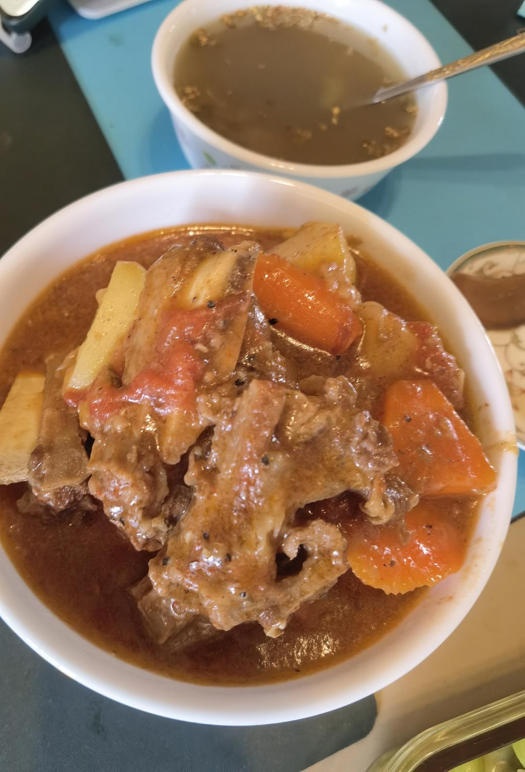 紅蘿蔔番茄燉烤牛肋排