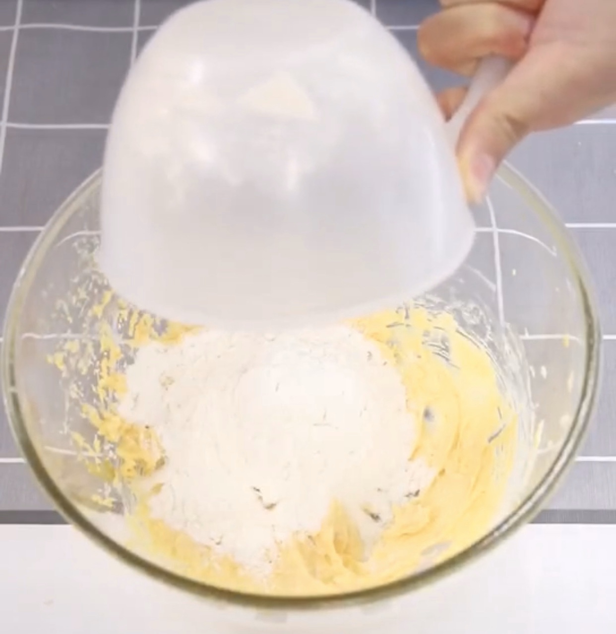 金沙咸蛋黄的做法 步骤3