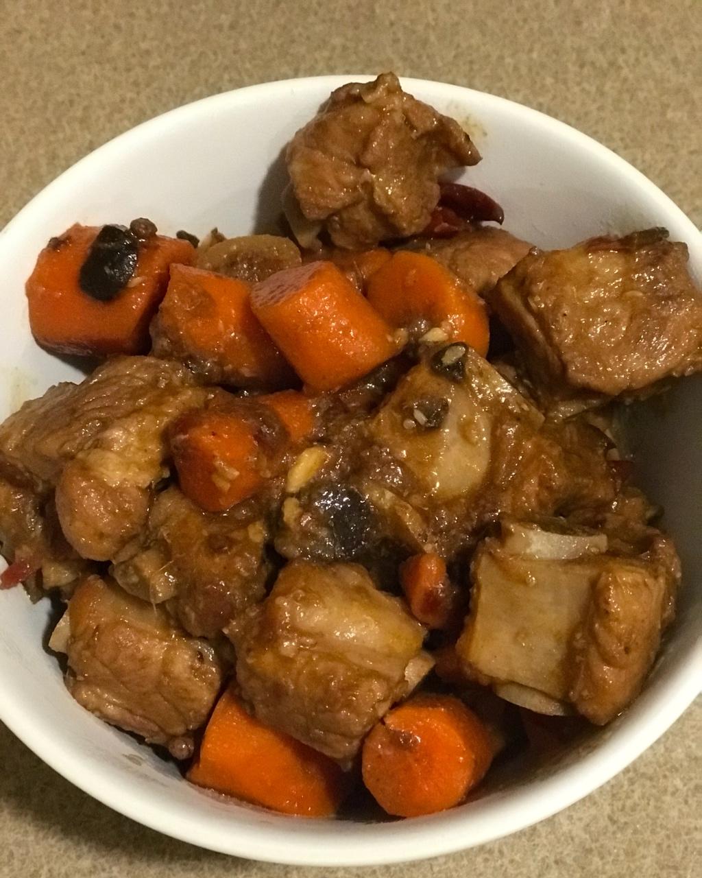 胡萝卜烧排骨