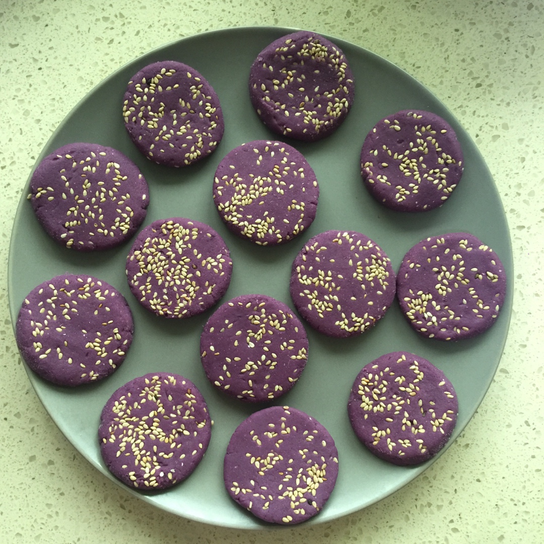 减脂紫薯芝麻饼