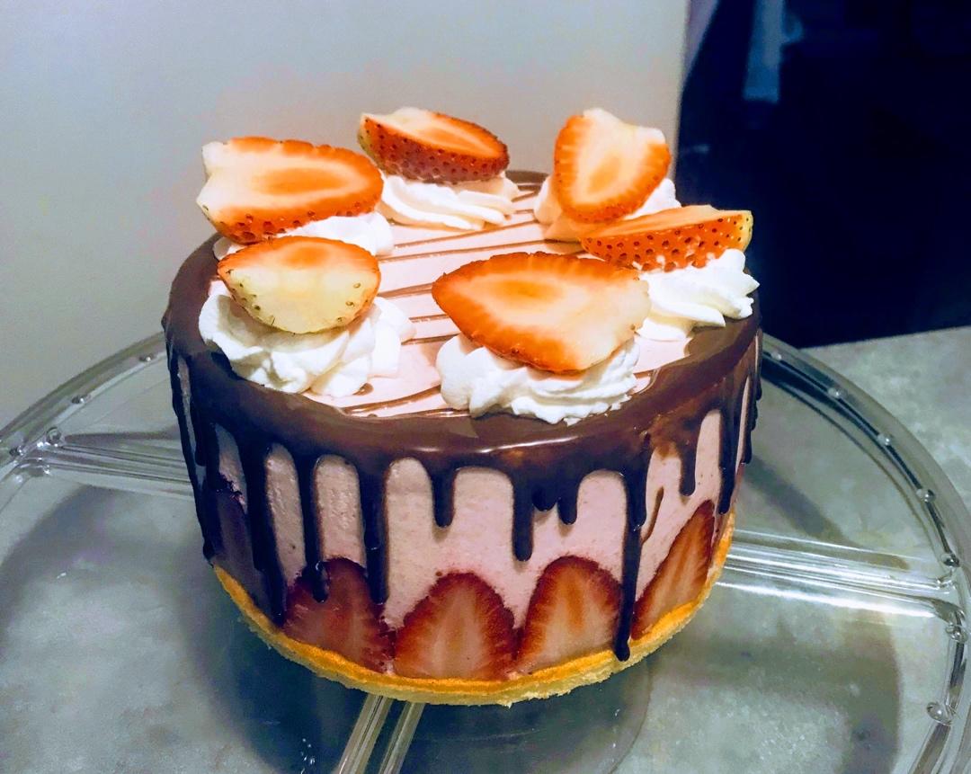 巧克力草莓慕斯蛋糕