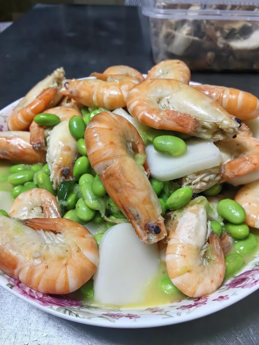 毛豆年糕炒罗氏虾的做法