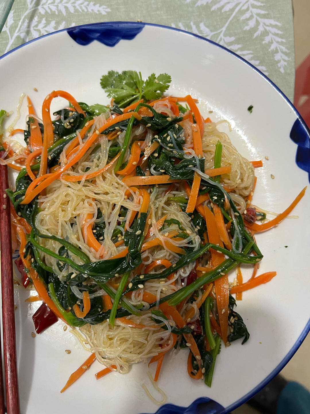 开胃爽口又营养的菠菜拌粉丝