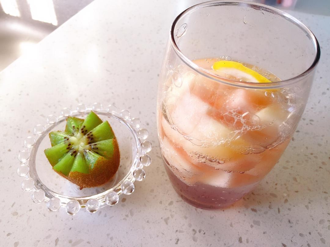 夏日清凉桃子汽水