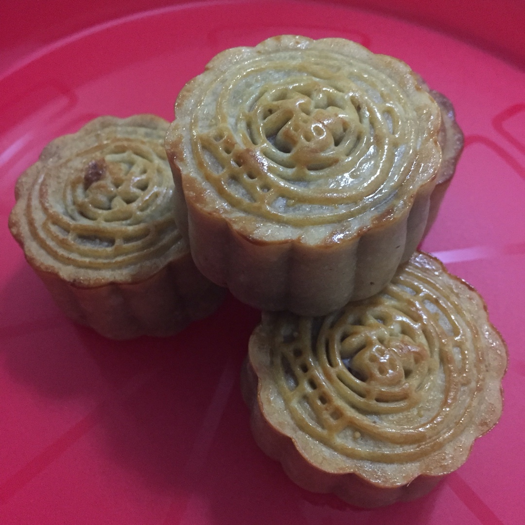 广式月饼－－蛋黄豆沙月饼