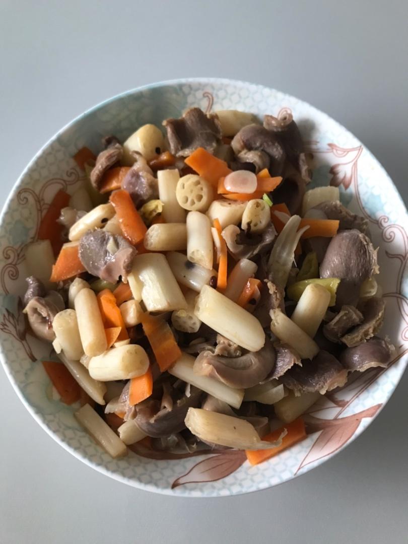 泡藕带炒鸡胗