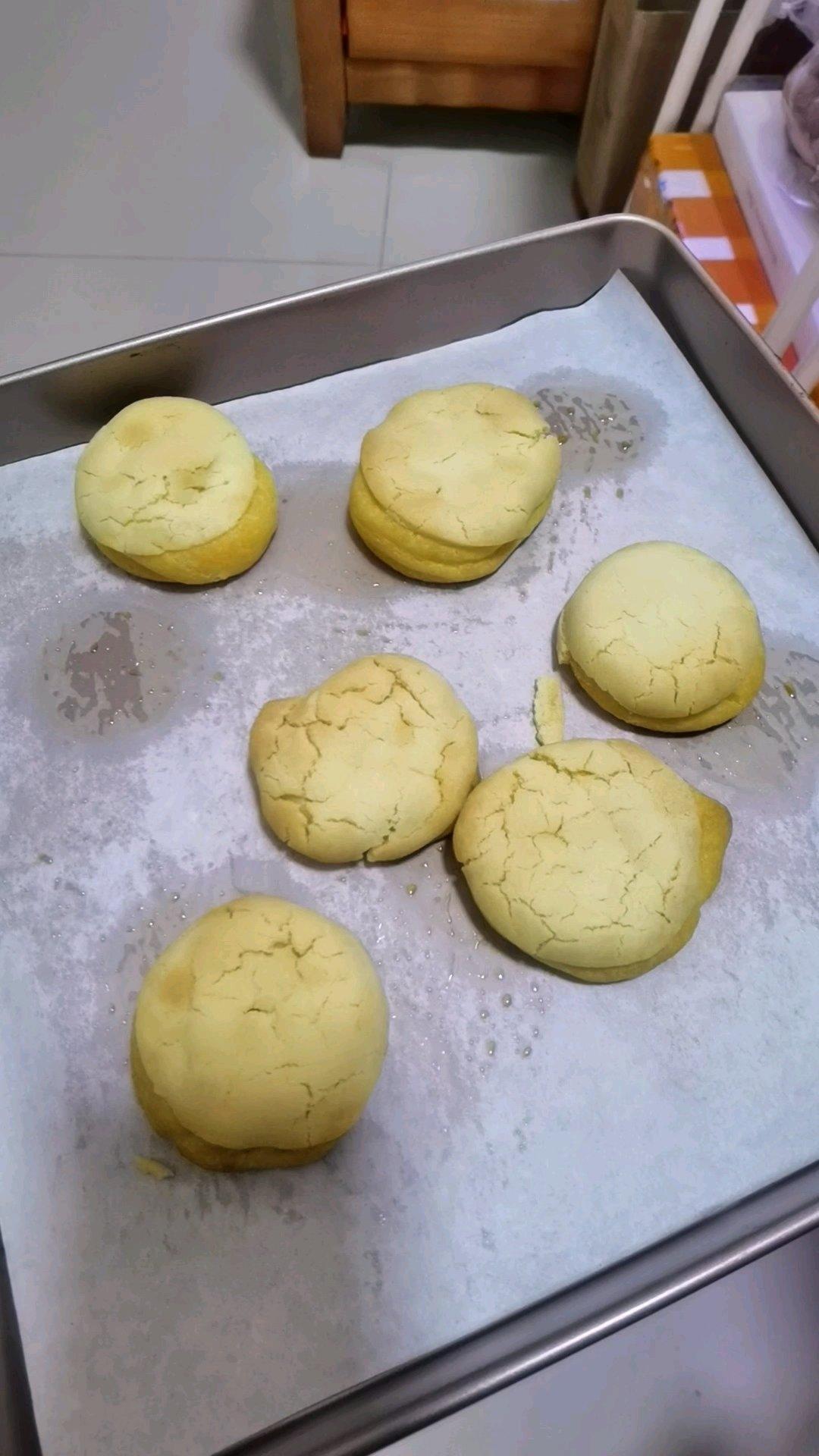 冬天的第一颗草莓🍓圣诞款🎄草莓大泡芙✨妥妥哒颜值美味 😋快来艾特你的大猪蹄子吧🙈
