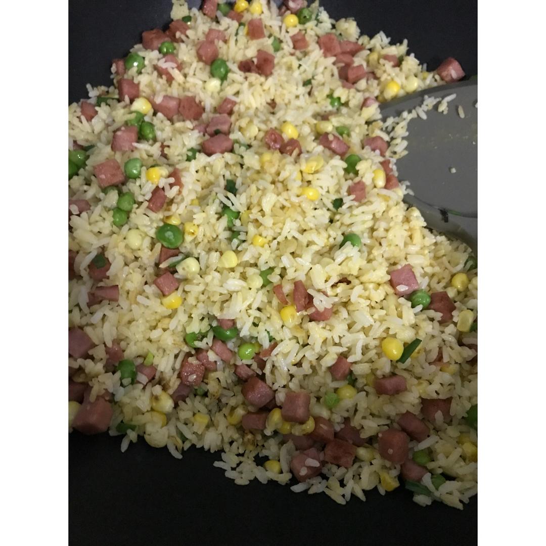 香肠鸡蛋炒饭