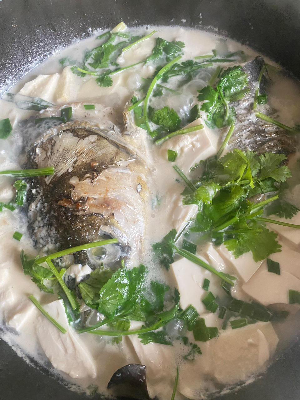 千岛湖鱼头豆腐汤