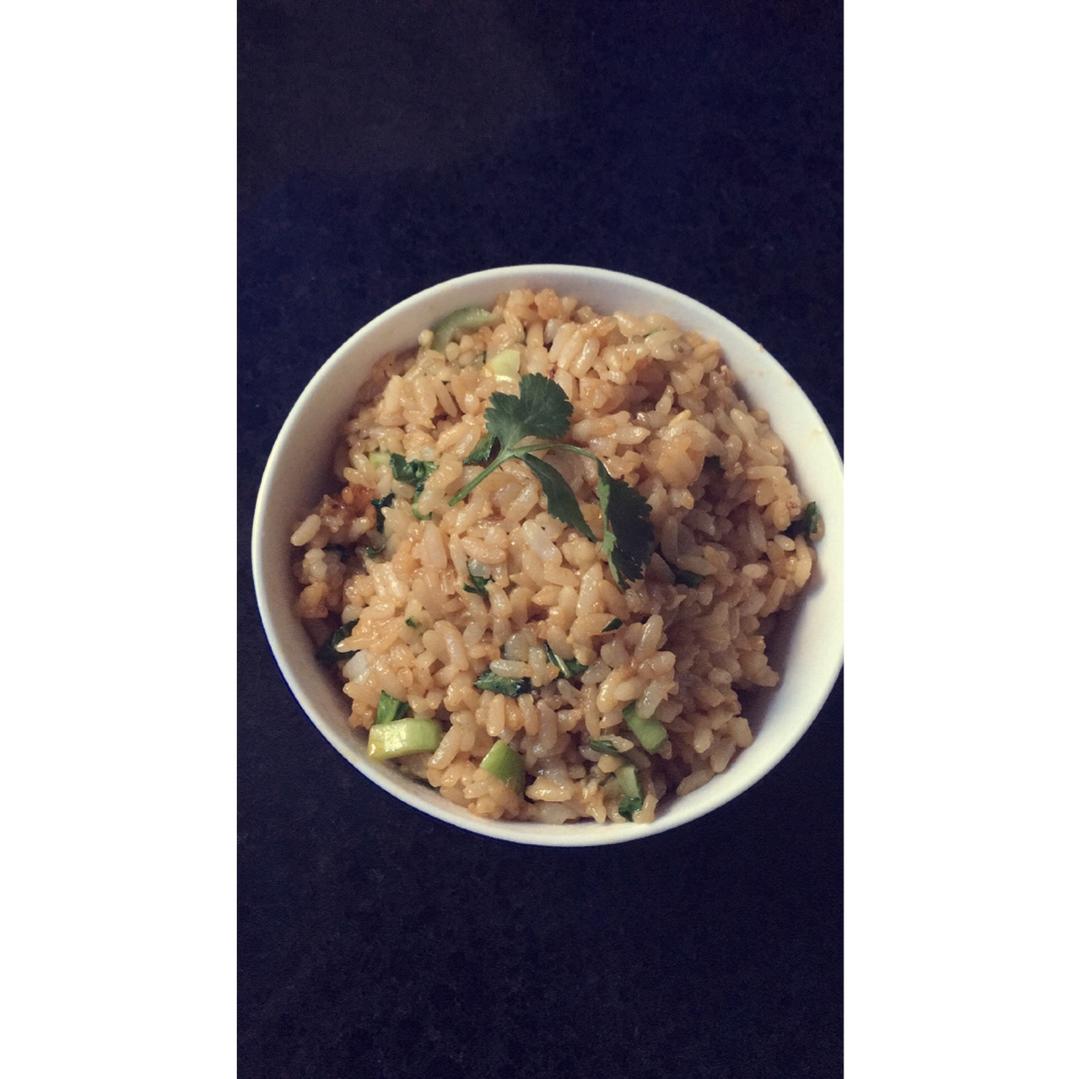 据说是 正宗酱油炒饭