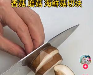 五花肉炒杂菇的做法 步骤1