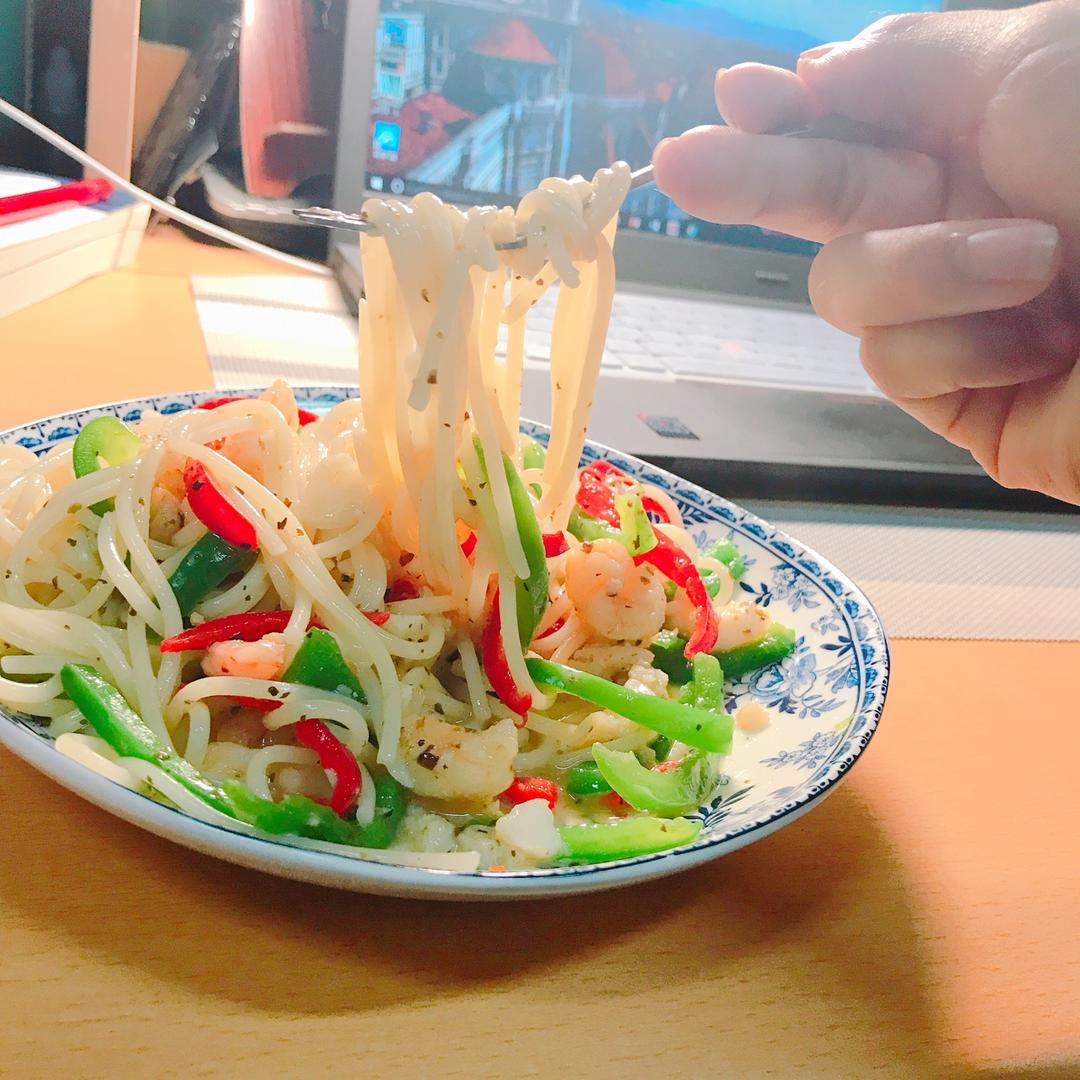 蒜香海鲜意大利面