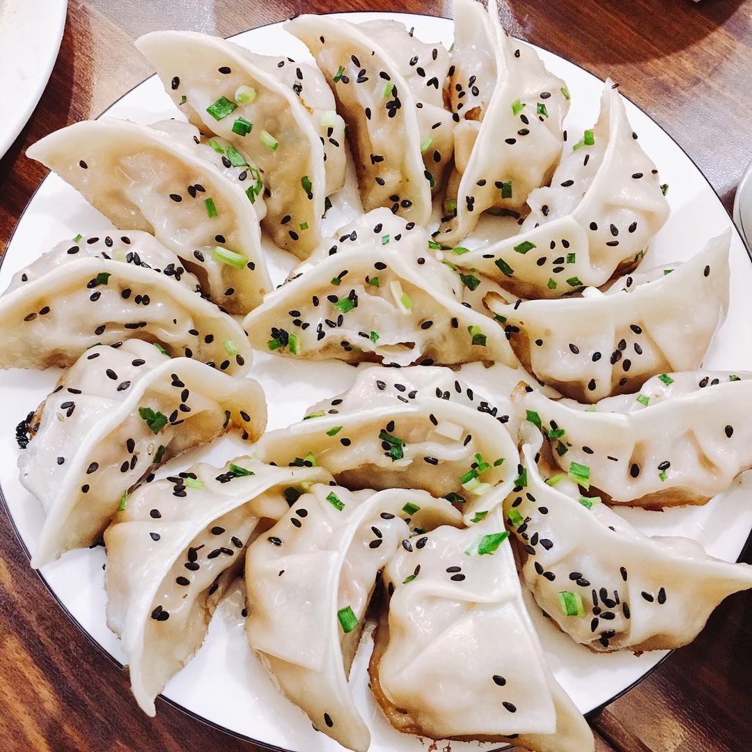 早餐来一锅香脆的生煎饺子