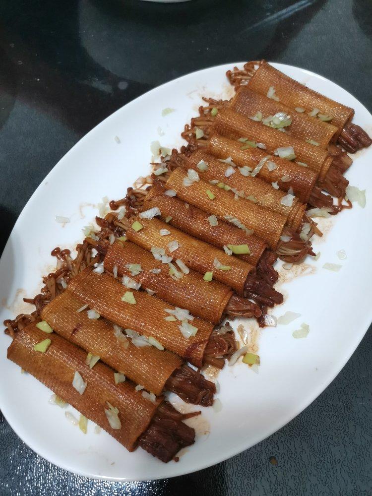 金针菇豆皮卷