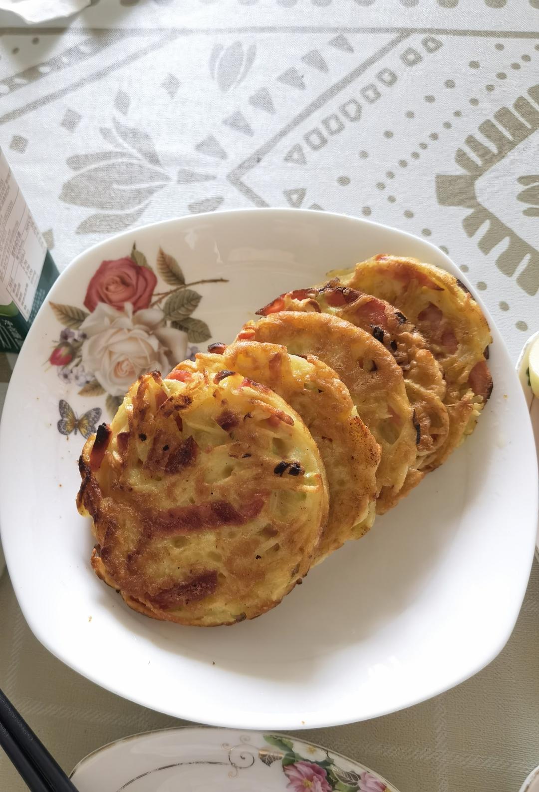不用揉面❗️上桌就被抢光的土豆火腿饼，吃一次就爱上