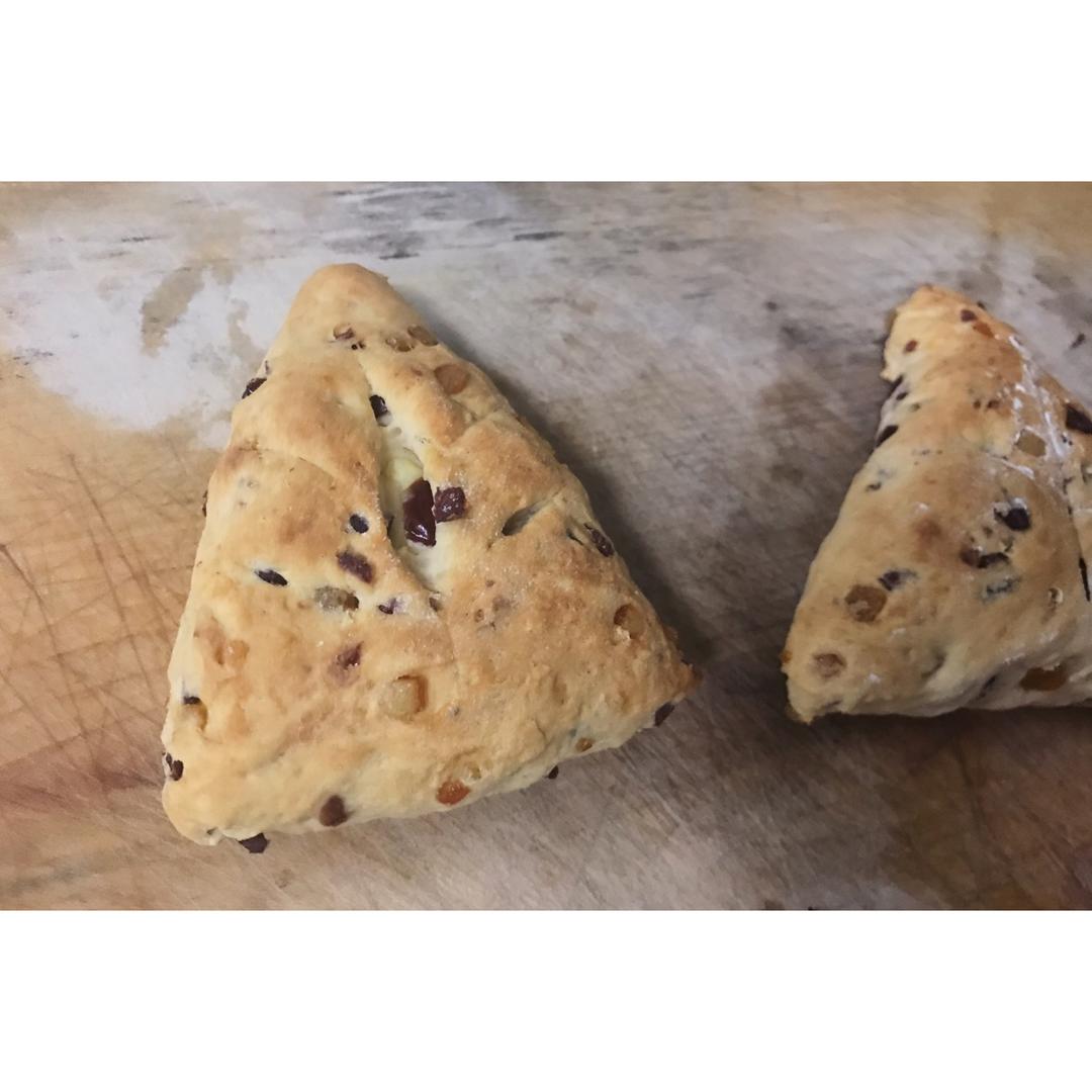 蔓越莓橙皮三角芝士包