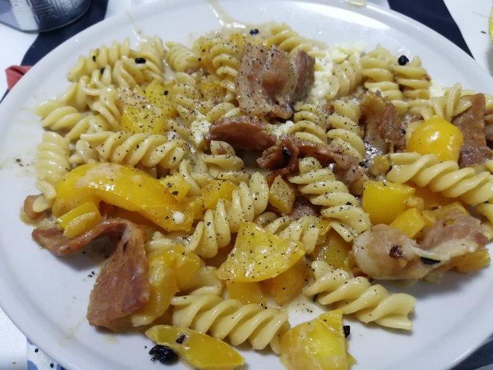 白蘑菇奶油培根意面