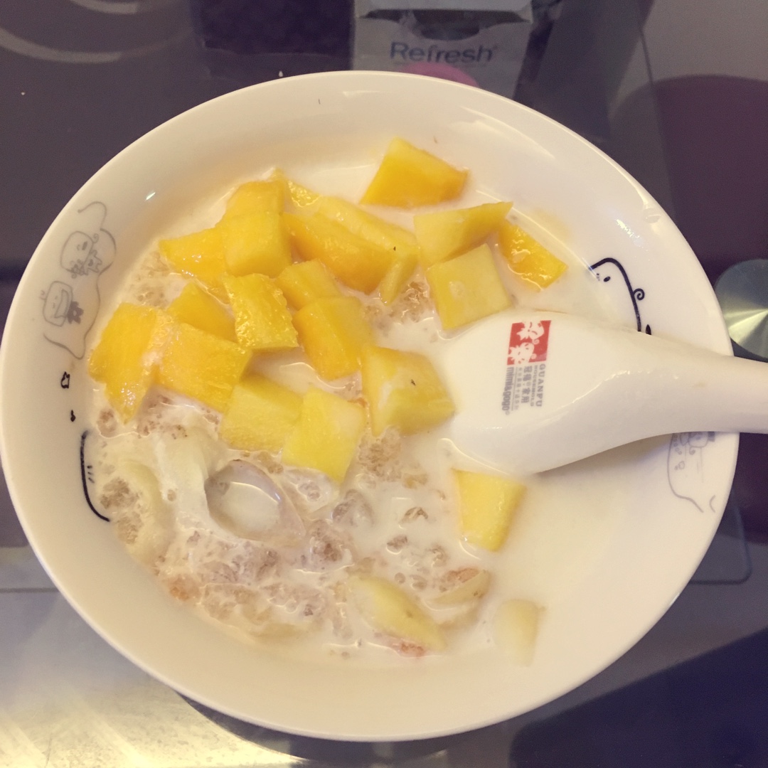 牛奶炖桃胶