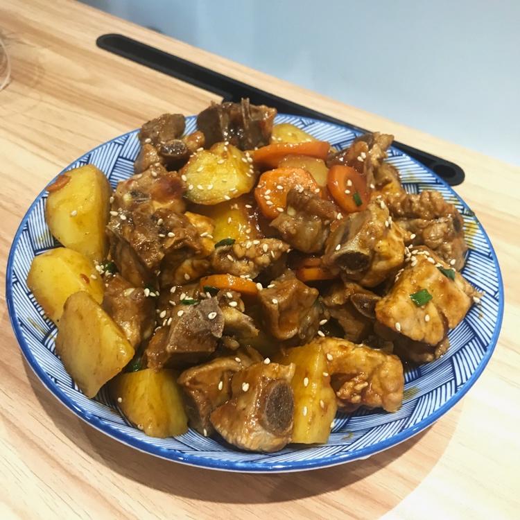 红烧排骨炖土豆
