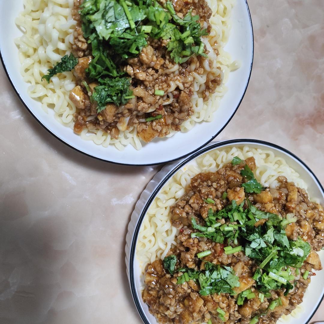万能肉酱拌面，拌粉，青豆肉沬，肉沫豆腐都可以用它哦