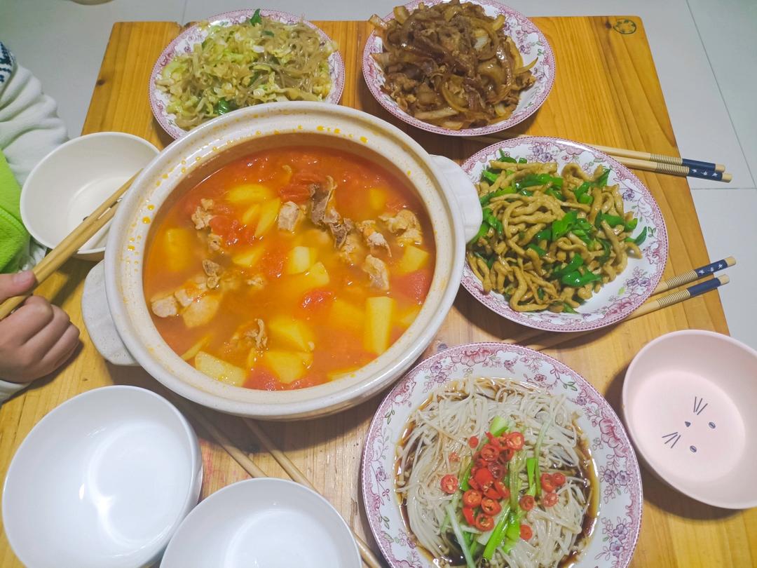 番茄土豆玉米排骨汤