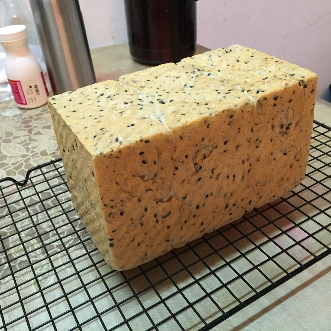 全麦黑芝麻吐司
