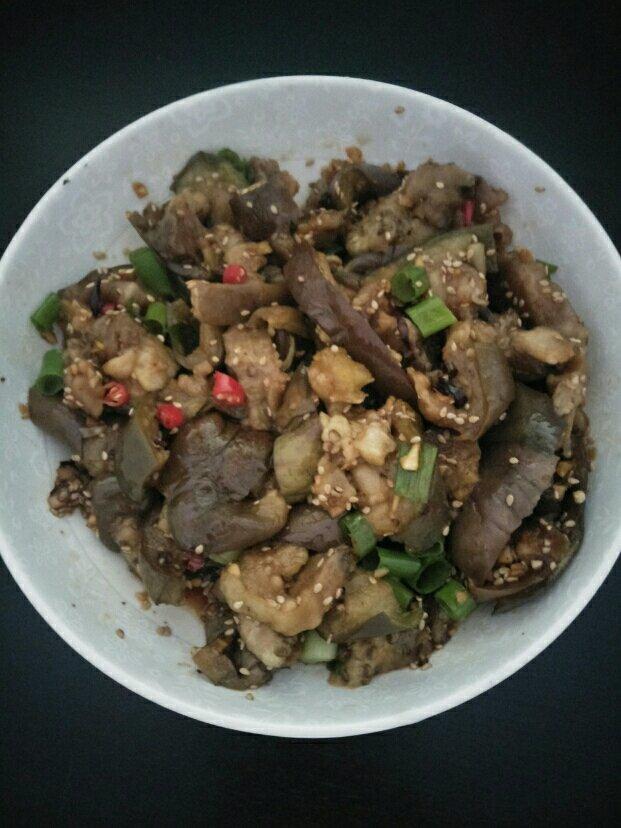 凉拌茄子（微波炉版）。