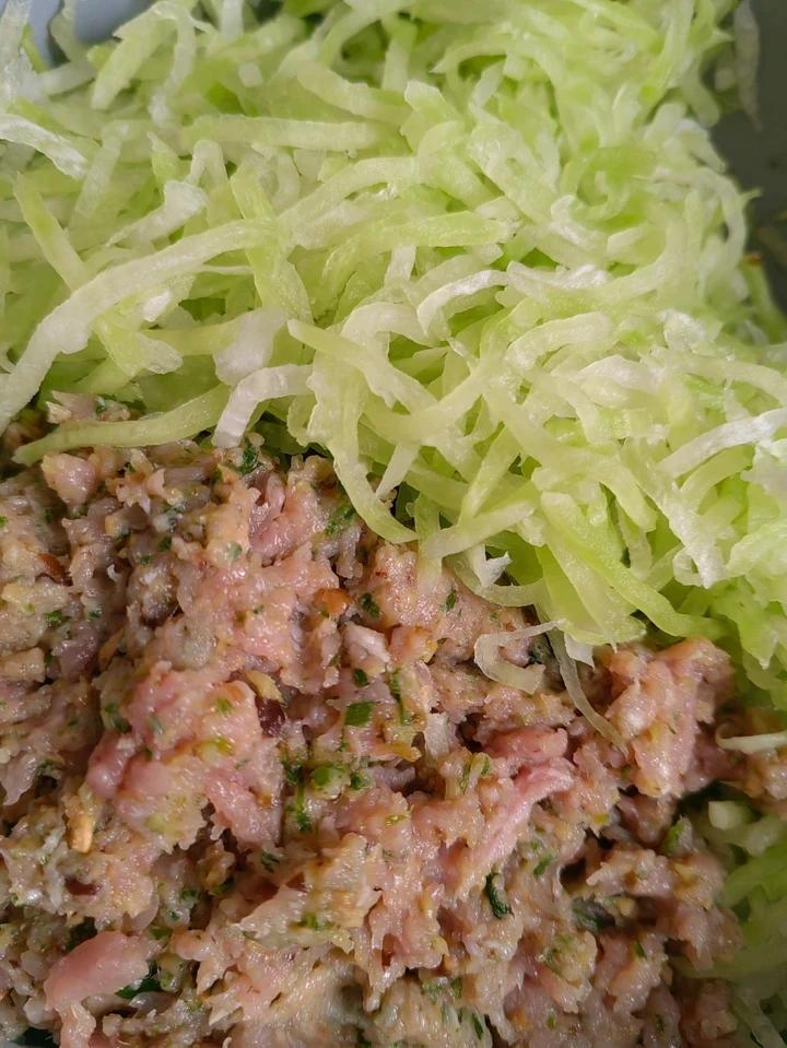 一出笼就抢光的青萝卜丝肉包