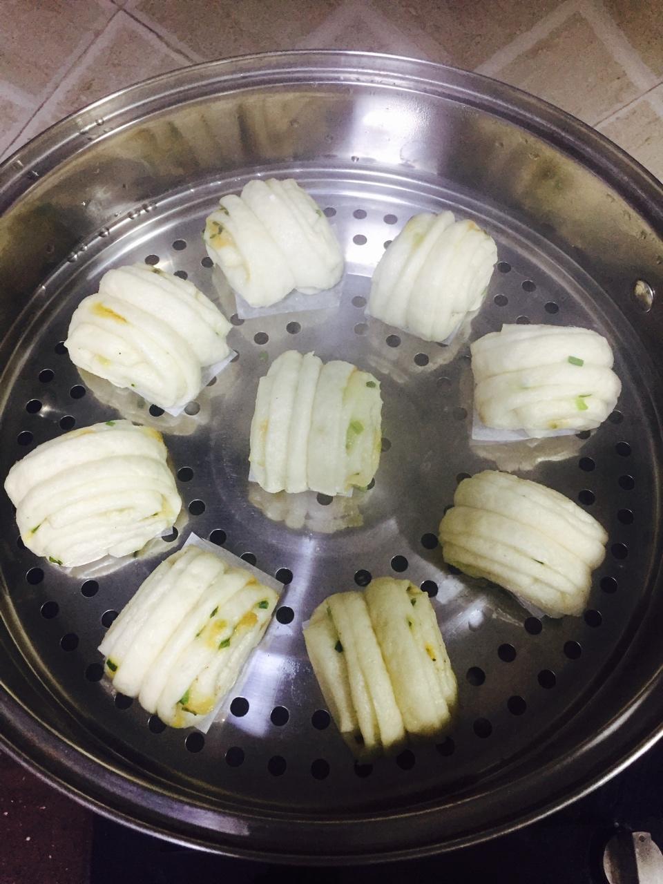 最好吃的火腿葱香花卷—附让葱不变黄的小窍门