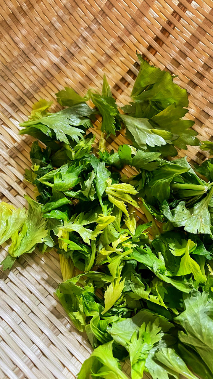 蒸芹菜叶（蒸野菜）