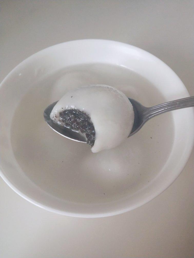 花生黑芝麻汤圆