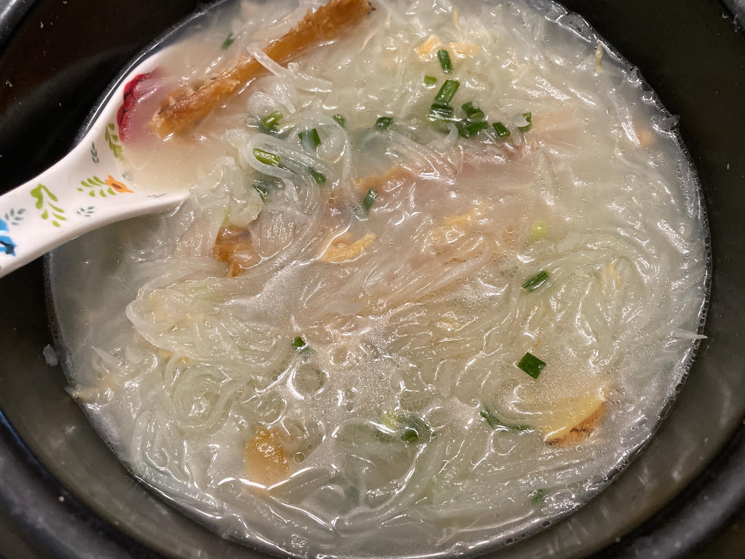 三文鱼骨汤，很很很鲜美😋