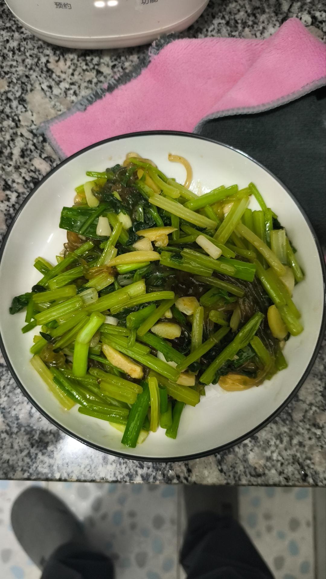 芹菜炒粉条(故乡的味道)