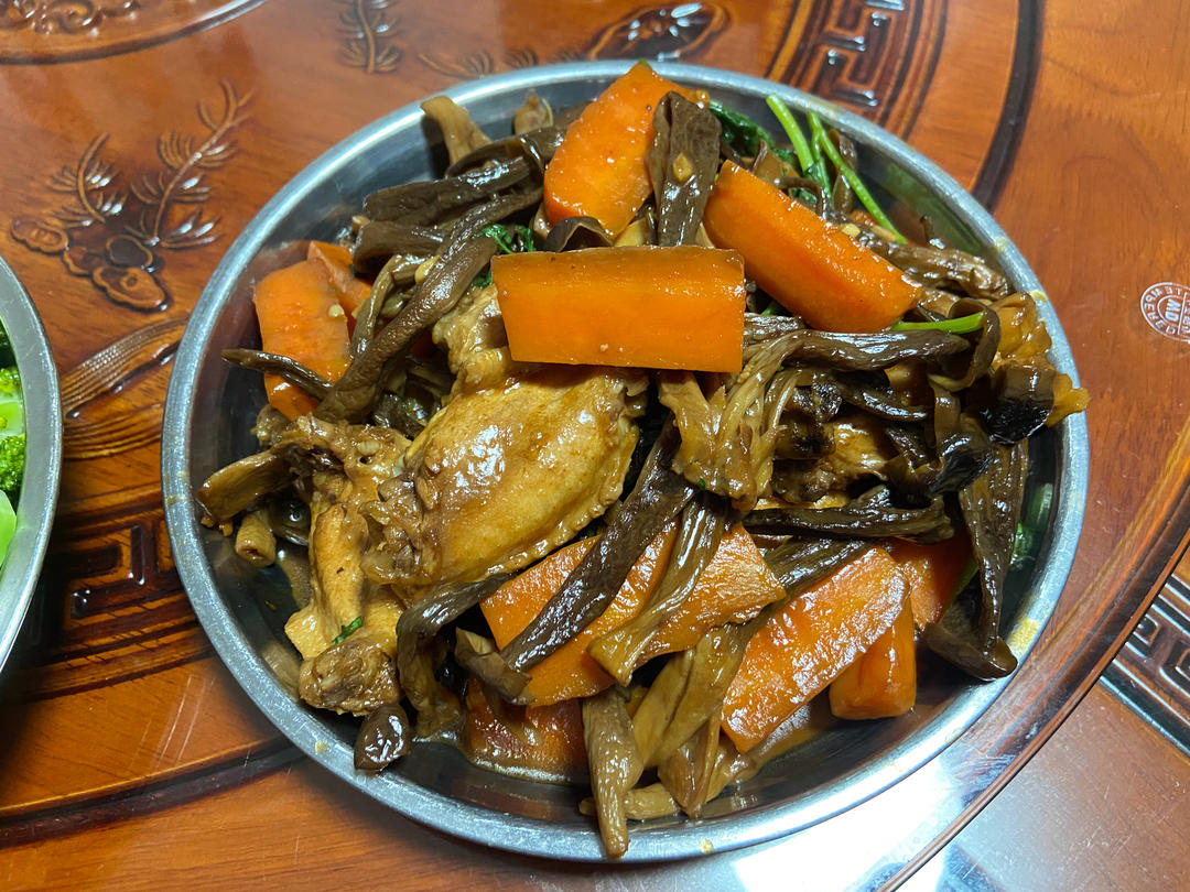 大师菜谱|鹿茸菇焖鸡翅