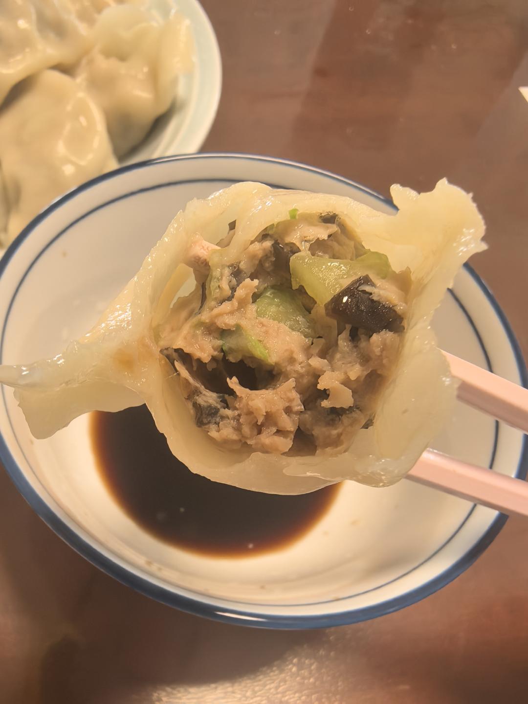 芹菜木耳鲜肉水饺