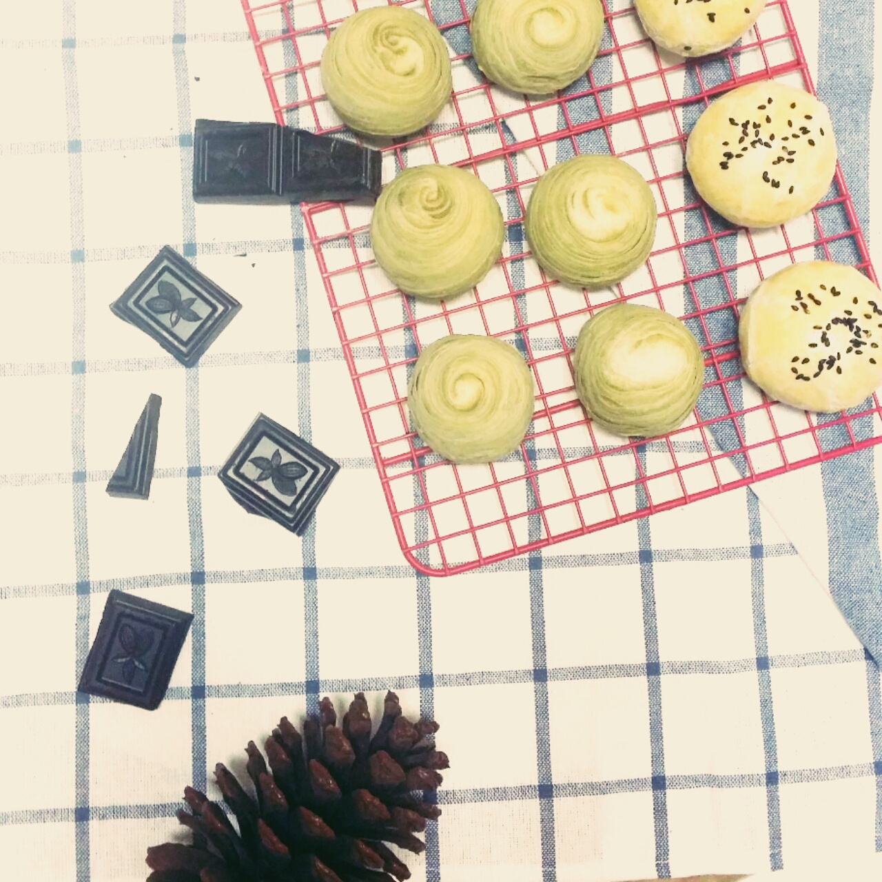 蛋黄酥~紫薯、抹茶、原味~花好月圆，中秋快乐~内附一次做六色蛋黄酥方法~