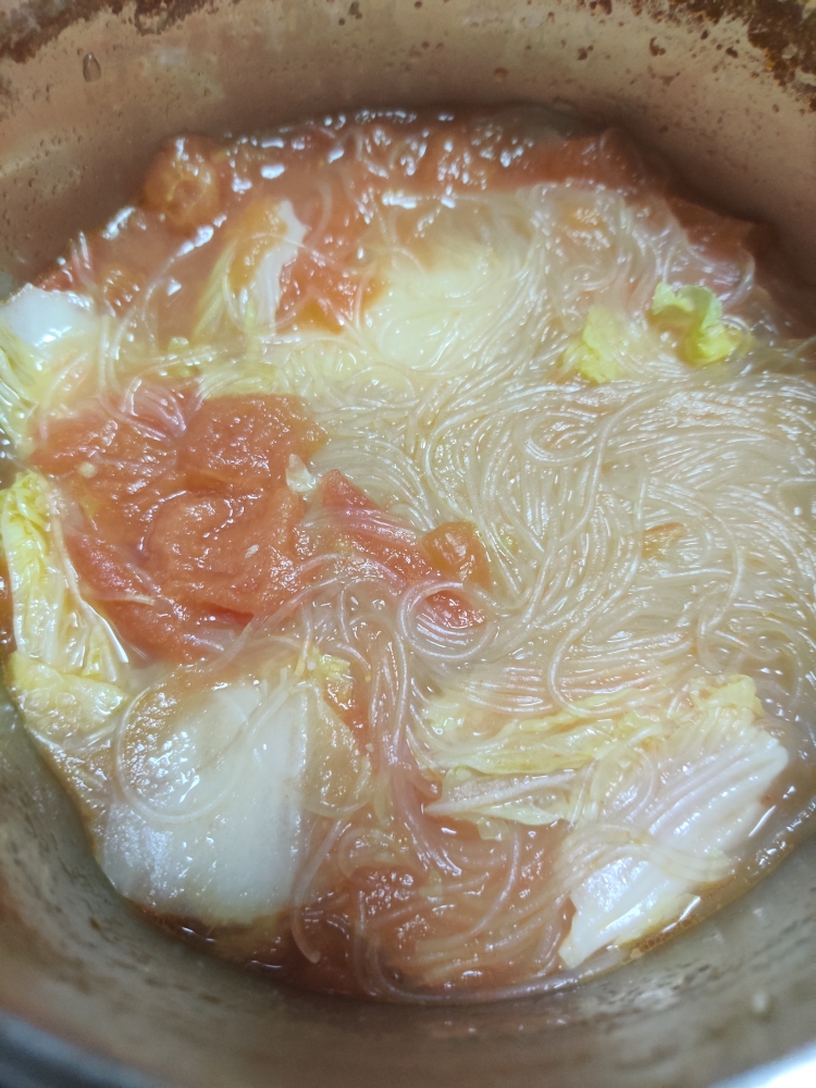 清汤火锅重生记——番茄白菜粉丝汤的做法
