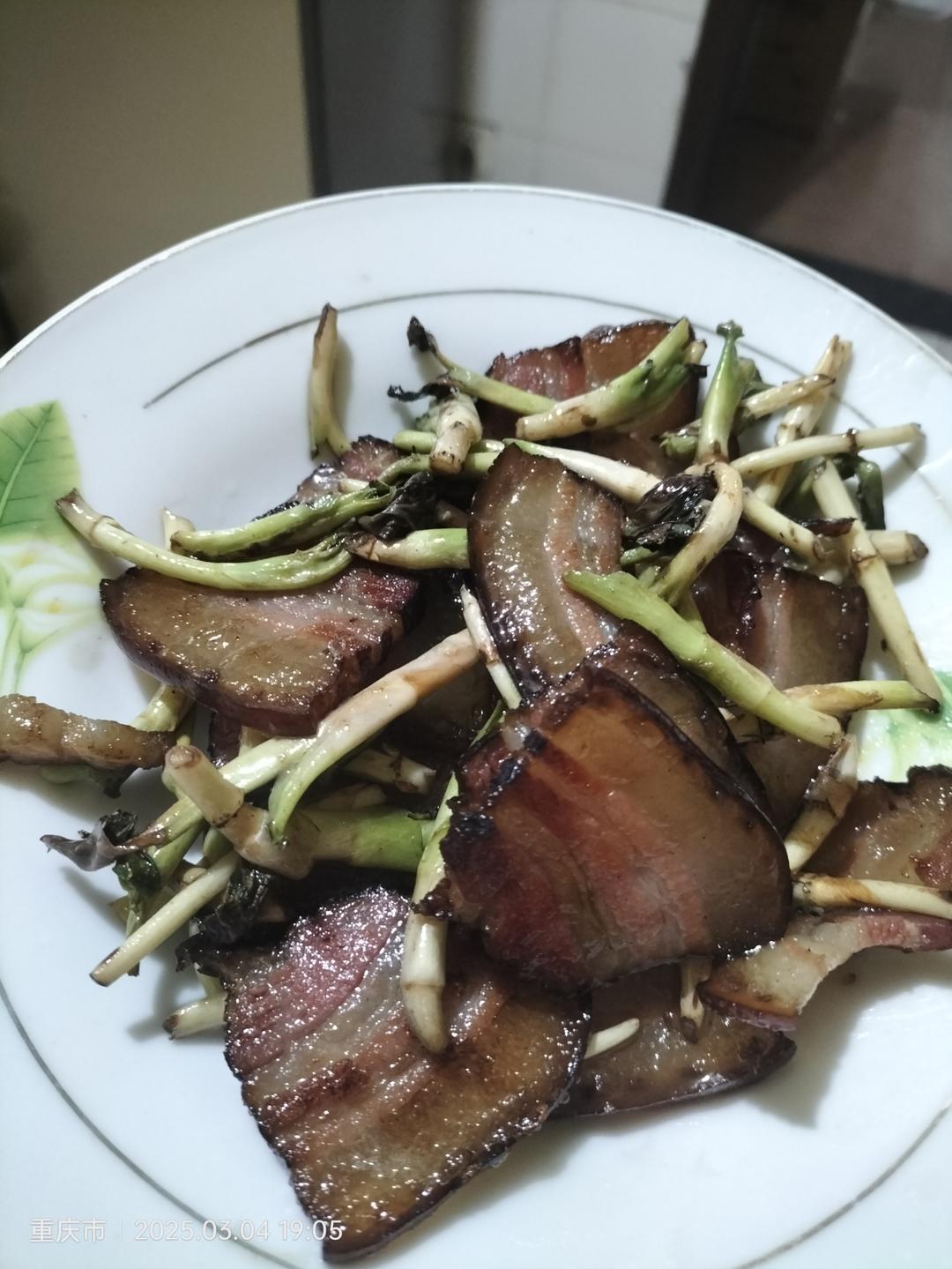 开胃消食下饭的折耳根炒腊肉