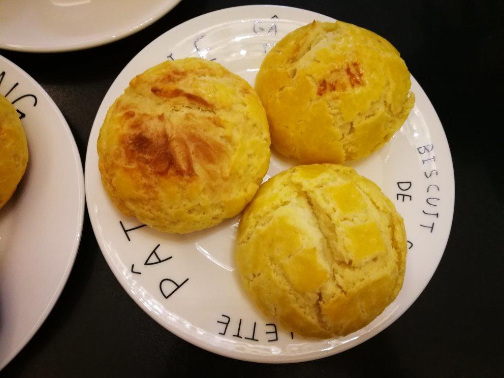 好吃到炸裂的港式菠萝包（附带制作酥皮的小视频）