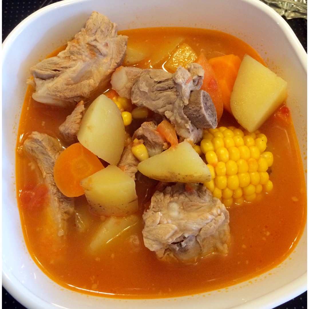 小茉小美妈做的番茄土豆排骨汤