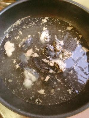 椰子乌鸡红枣薏米汤的做法 步骤2